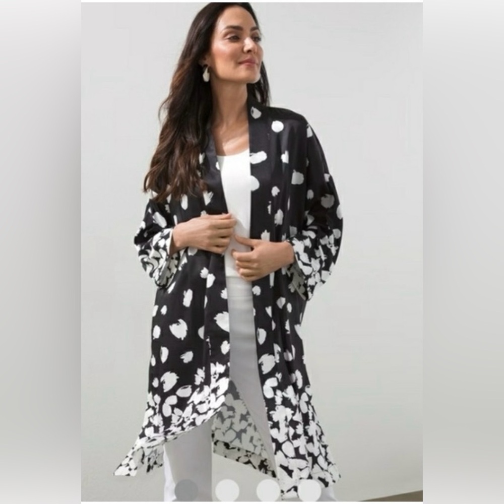 Chicos Petals Drama Ruana Black White Floral Print Kimono